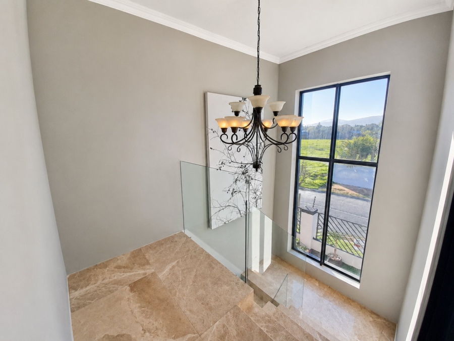5 Bedroom Property for Sale in Flamingo Vlei Western Cape